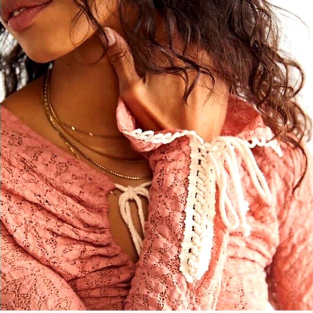 💕NWOT Free People Lace Ruched Top Blouse w Lace Up Cuffs & Detail, Size Small